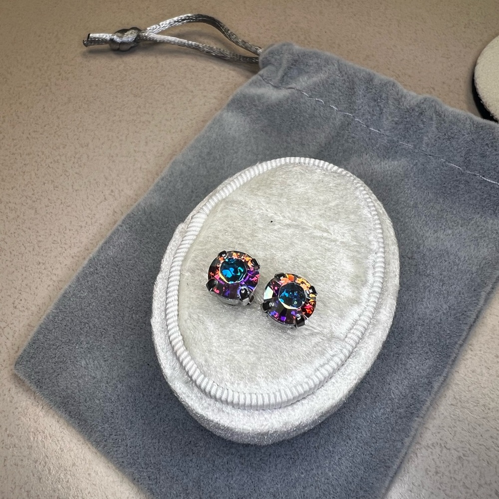 Sabika Luminescent Stud Earrings